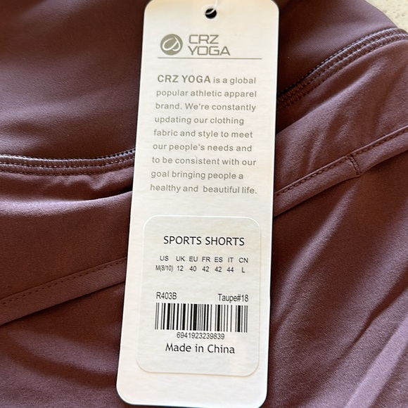 Feathery-Fit Soft High Rise Lined Shorts with Back Pocket 4'' - Picture 4 of 5